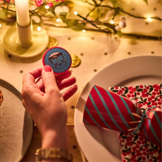 House of Games Christmas Crackers Pack of 6 with Original Quiz Rounds and Trophy