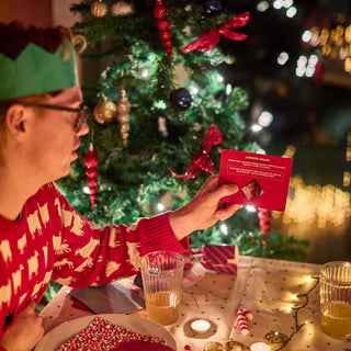 House of Games Christmas Crackers Pack of 6 with Original Quiz Rounds and Trophy