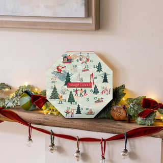 Yankee Candle Christmas Advent Calendar 24 Scented Tea Lights with Glass Holder