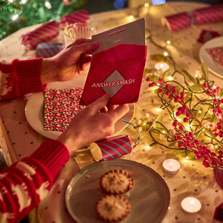 House of Games Christmas Crackers Pack of 6 with Original Quiz Rounds and Trophy