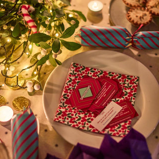 House of Games Christmas Crackers Pack of 6 with Original Quiz Rounds and Trophy